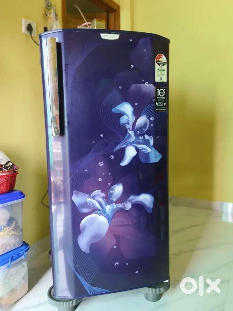 Godrej company ka single door freezer Hai 2023 ka model hai