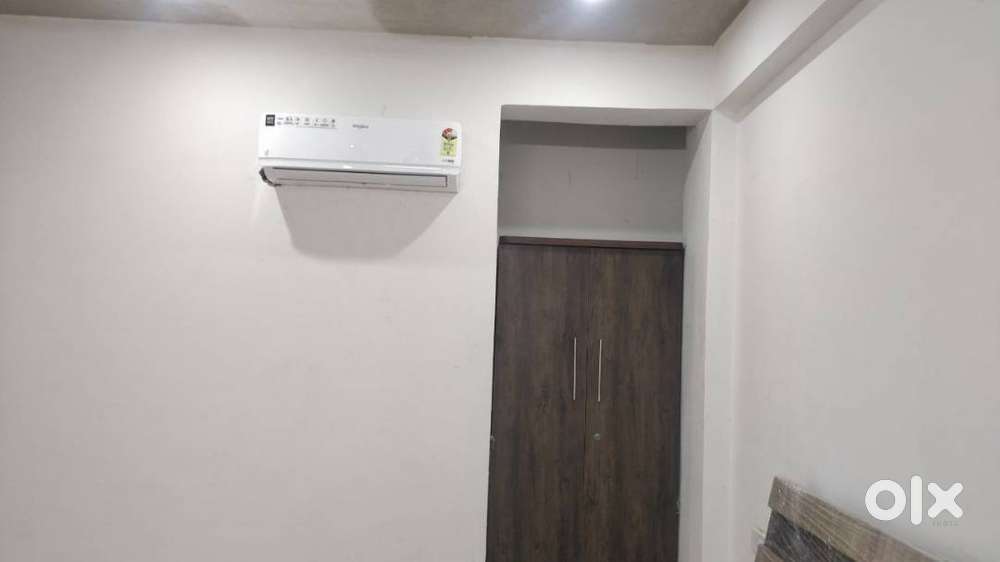 1BHK Luxury Fully furnished ( only working person's) couples allowed