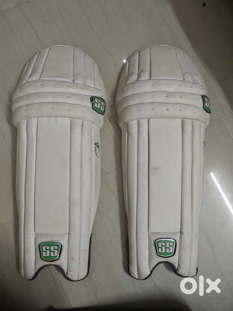 Rockets andCricket batting and keeping pads