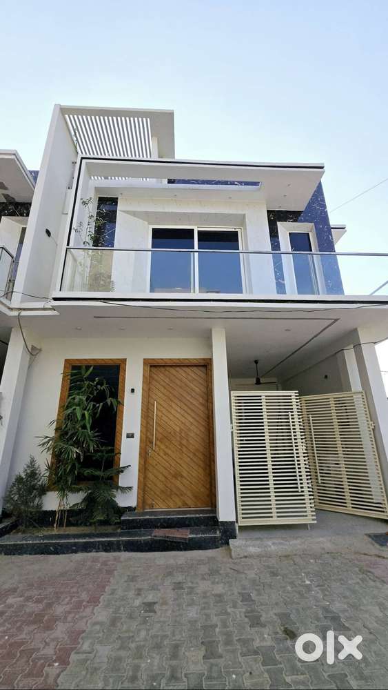 Villa/ plots in Gated Society Noida Extension sector 10