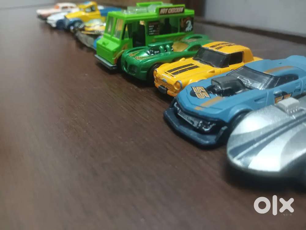 Hotwhells collection + 50 pokemon card + exclusive figid spinner