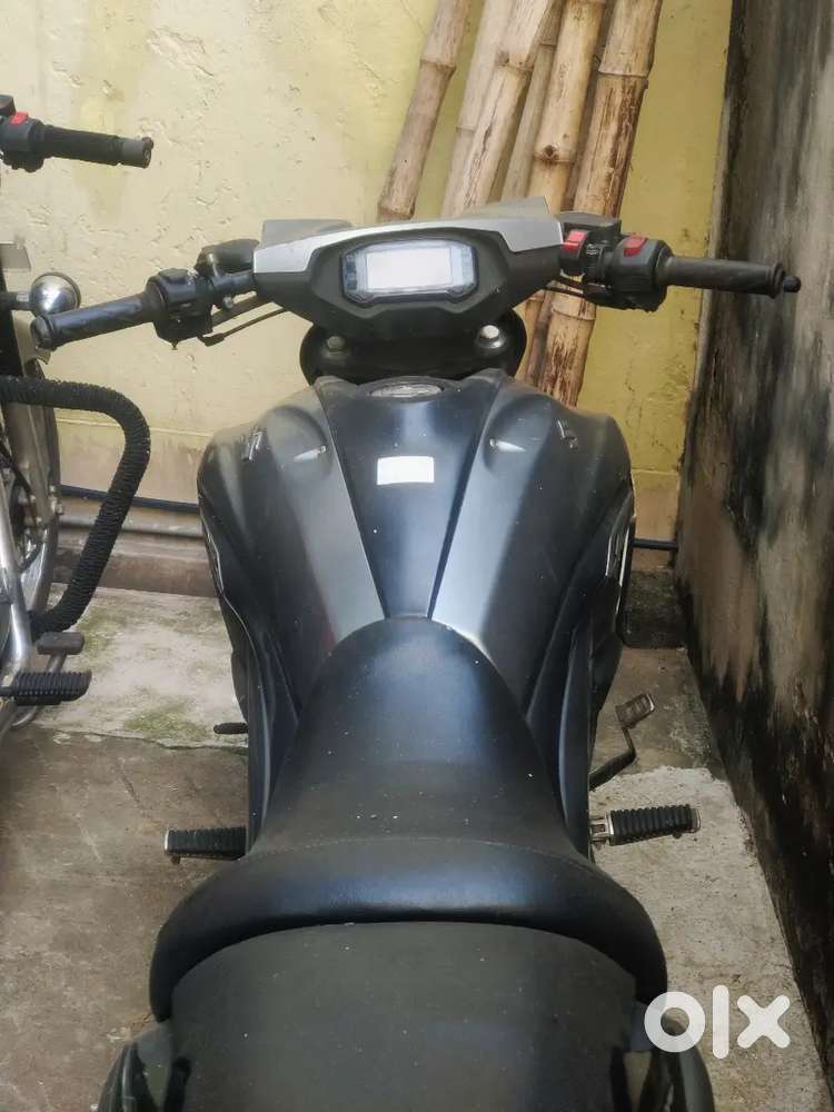 Suzuki Intruder 150
Fast owner 
6 yer old 
14500-KM US