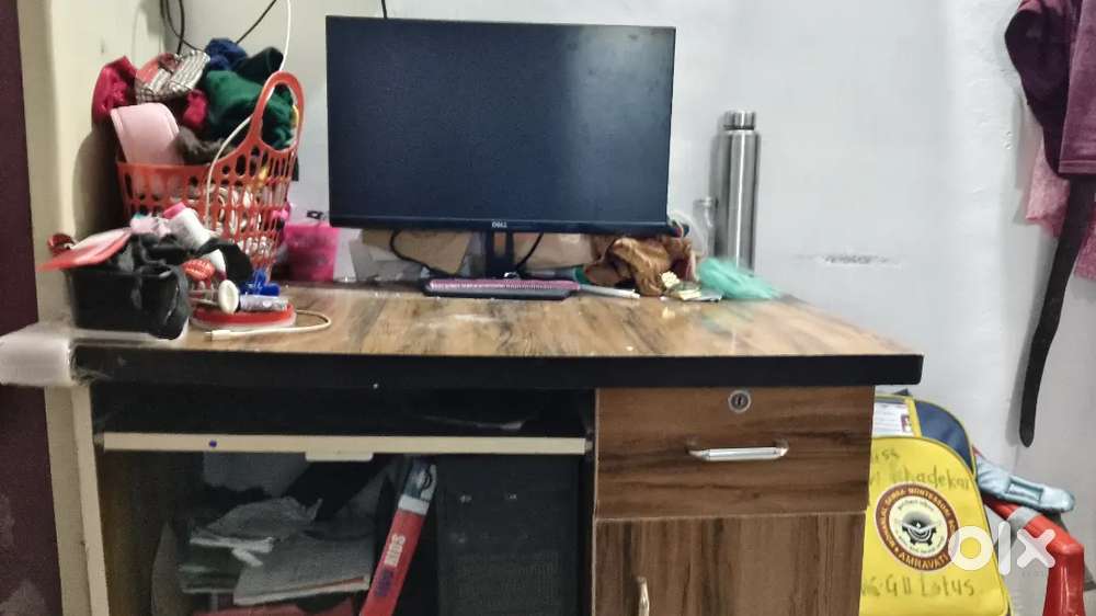 FULL COMPUTER SETUP WITH TABLE