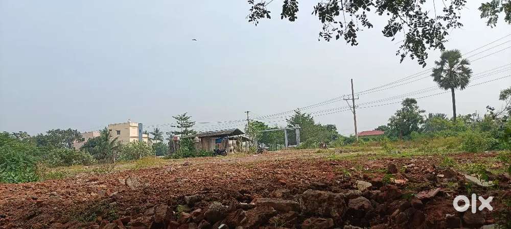 సెమి కమర్షియల్ బిట్ సౌత్ వెస్ట్ కార్నర్ మోరంపూడికి 5కిలోమీటర్ దూరంలో