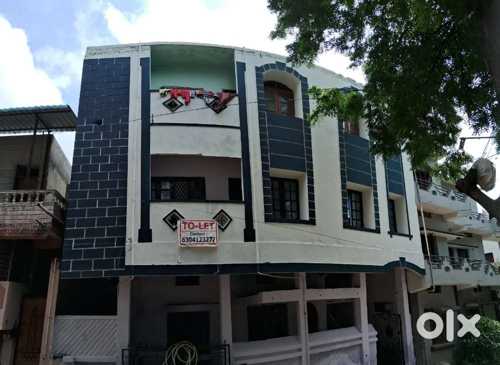 2bkh flat @ 2nd floor in banda nawaz  colony