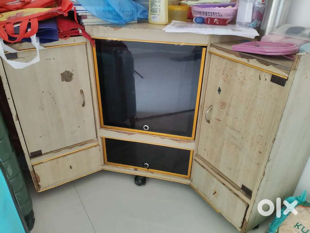 Wooden Wardrobe in Good Condition – Urgent Sale