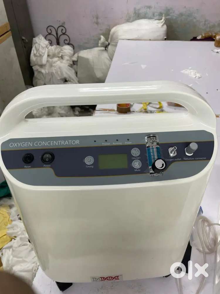 New Shenglu Oxygen Concentrator , Only 2 hrs used. Like new