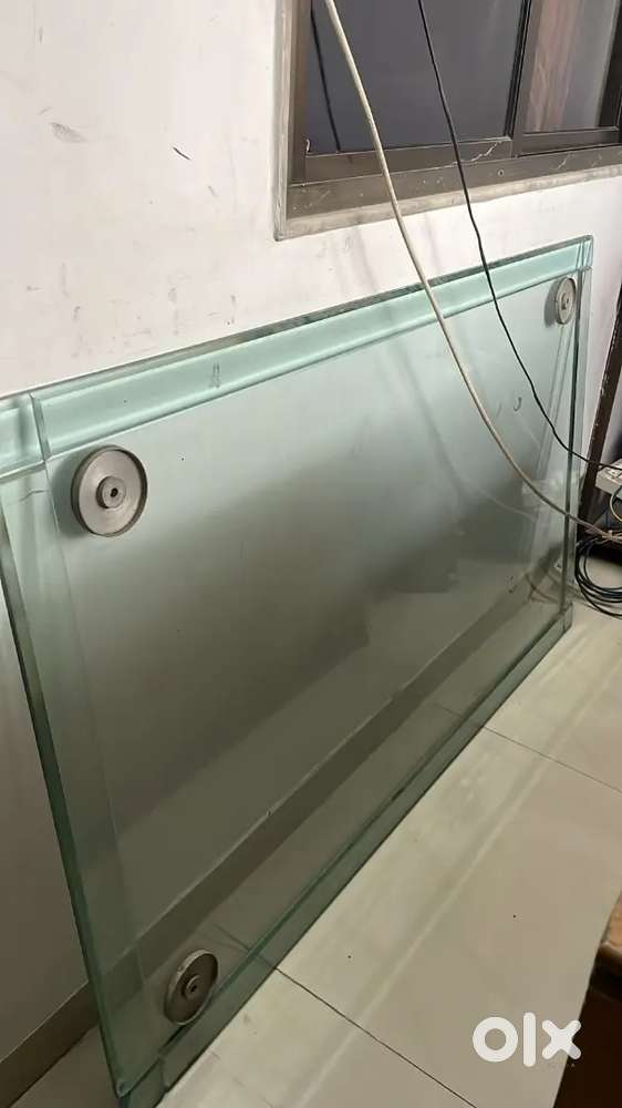 Stylish Glass Dining Table – 51 x 31.5 Inches – Great Condition!