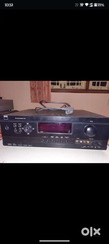 NAD T 175 AV processor.