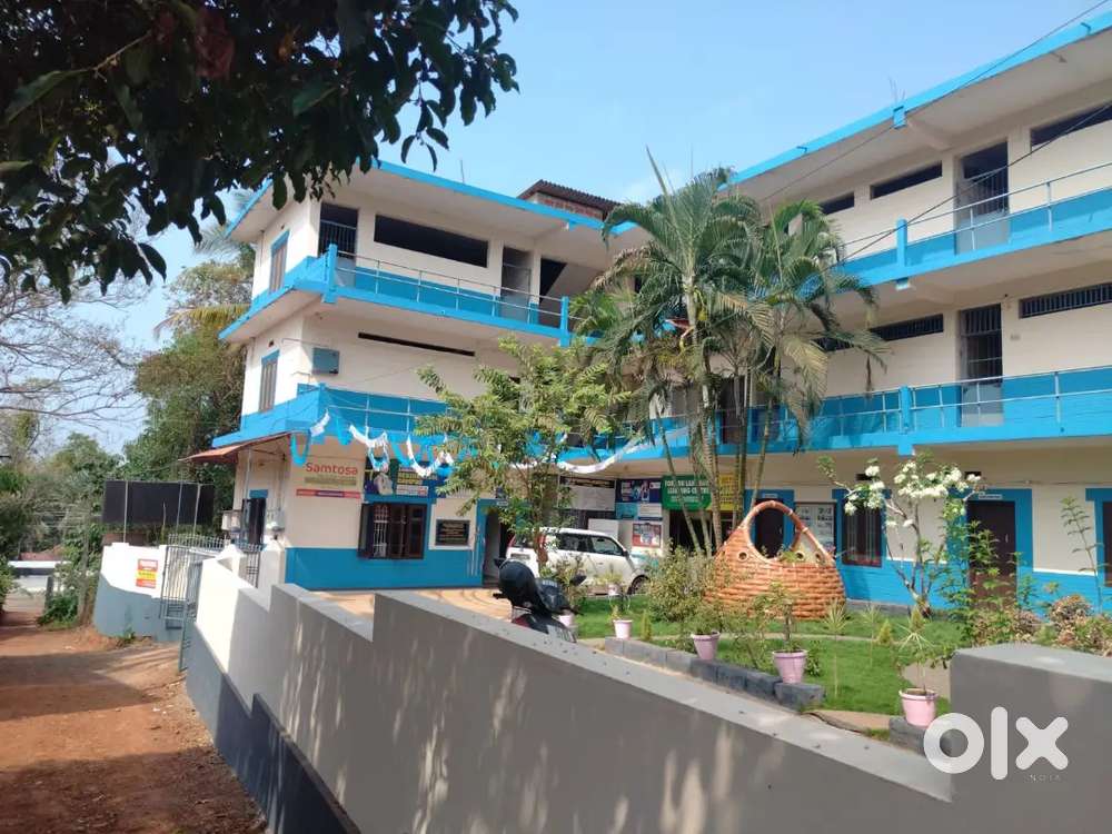 Commercial building for sale