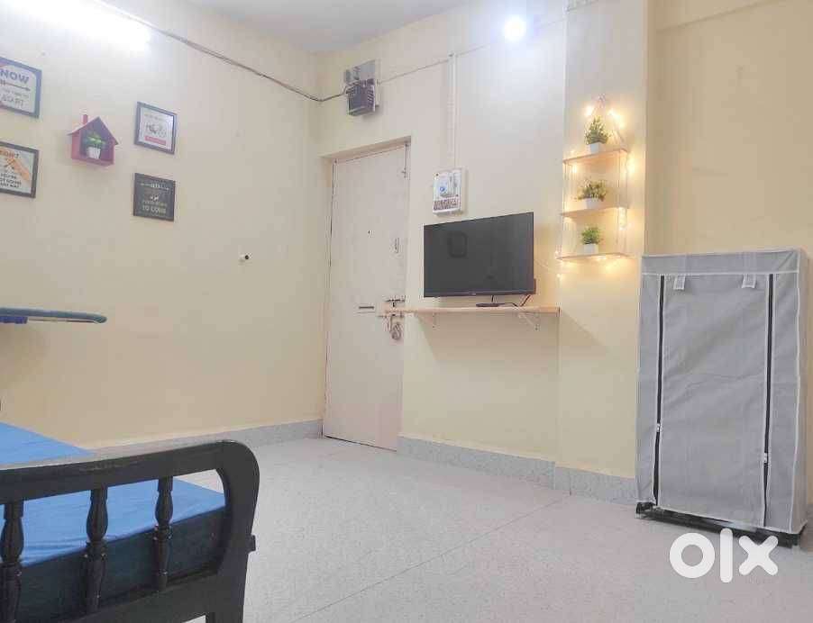 Furnsihed Shared Flat In Erandwane For Females - No Brokerage