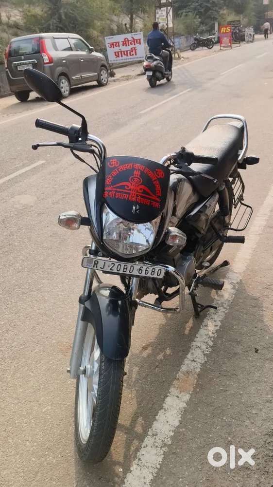 Achhi condition me h .gaadi me koi dikkat nhi h .