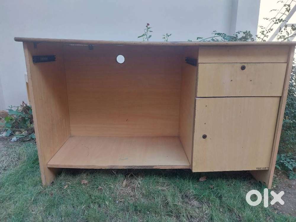 Computer table