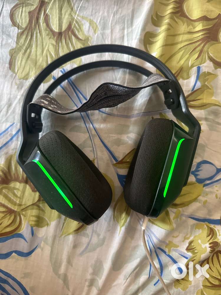 Logitech g733 wireless gaming headphones