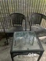 2 chairs and coffee table