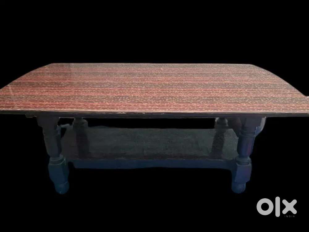 Elegant Wooden Drawing Room Table