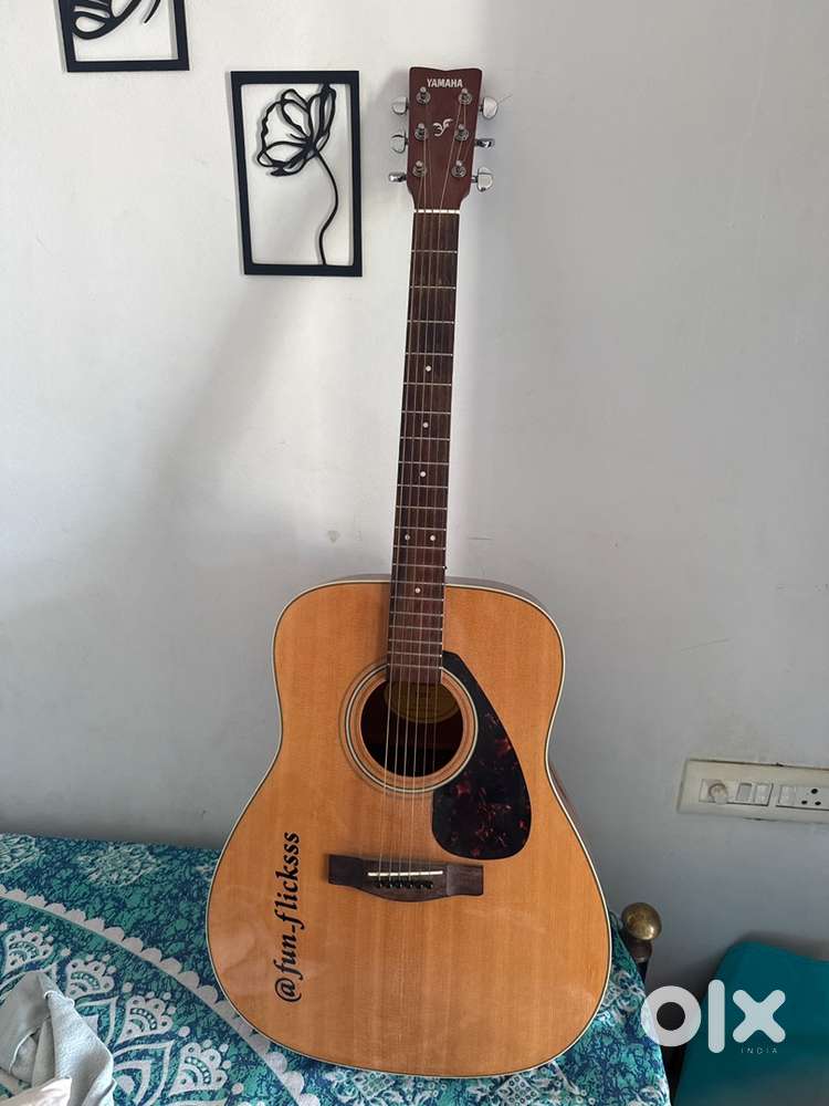 Yamaha F370 in mint condition