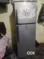 Fridge full size sell karna hai.
