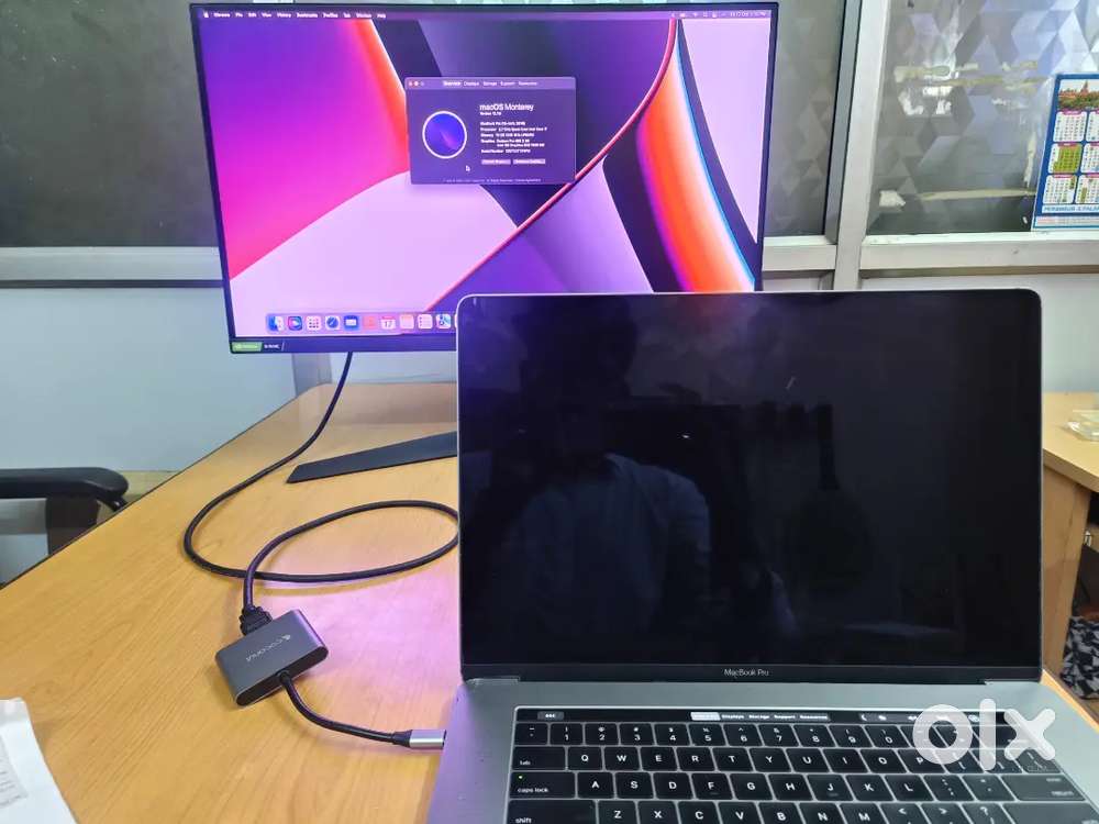 MacBook pro ,  i7  processor , 16/512.  Display broken