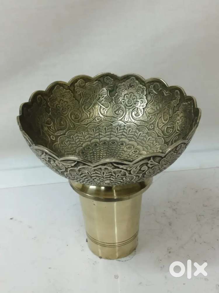Antique pure brass solid heavy embossed bowl 18/18 cm.