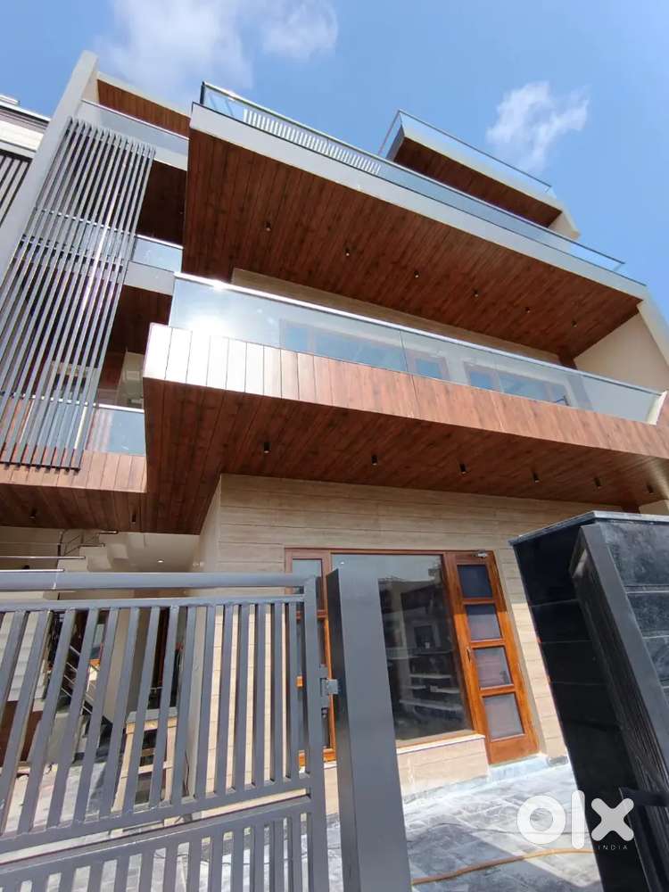 12 marla
Sec 89
Triple storey 
Brand new 
B- road
3 bhk each floor