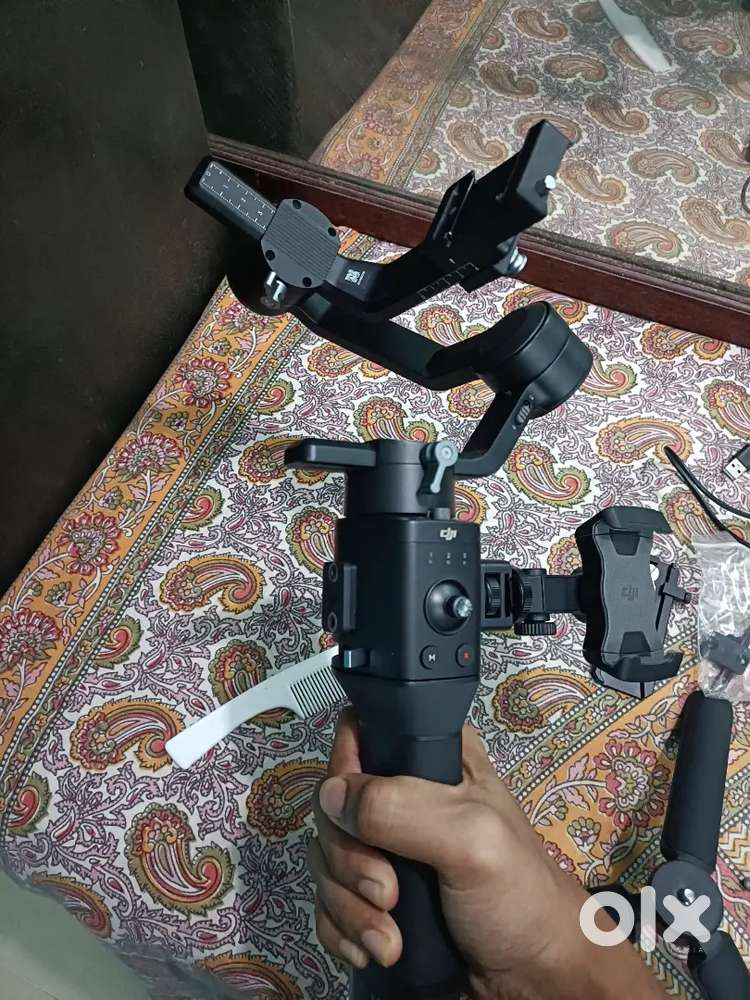 DJI RONIN-SC gimbal for camera and phone