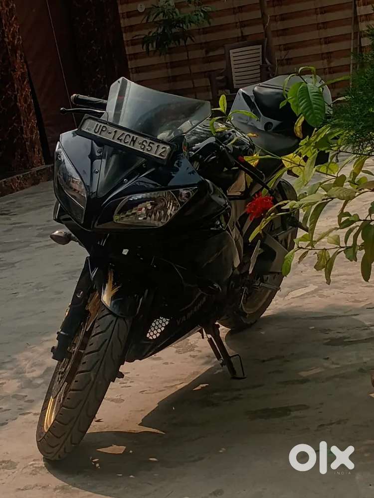 Yamaha R15 v2