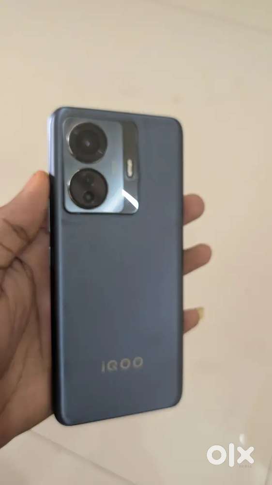 Iqoo Z6 pro 5g bgmi Play with 90fps bill charger available