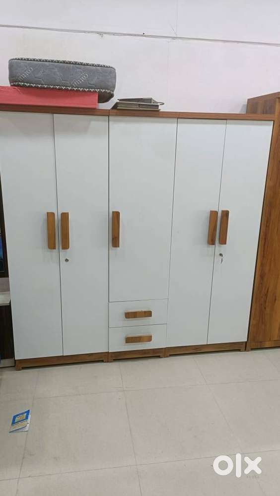 BRAND NEW 5 DOOR WARDROBE FOR SELL IN FACTORY PRICE