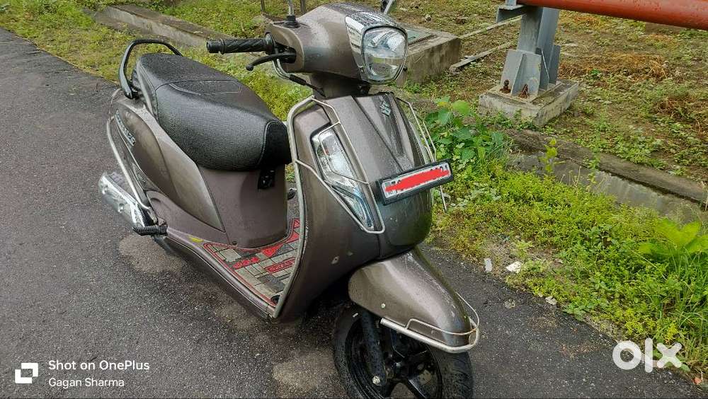 Suzuki access 125 , 2024 model , 1 year used and I'm first owner.
