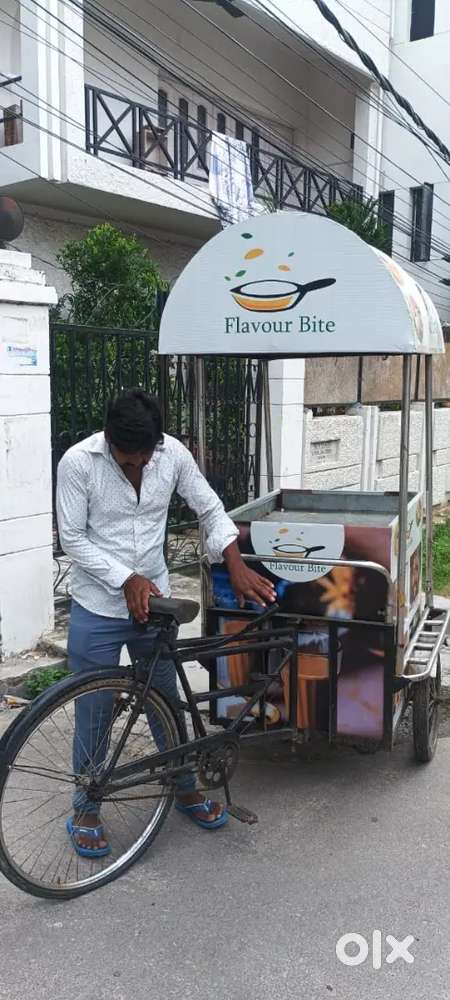 मोमोस बेचने के लिये लड़को की आवश्यकता है लखनऊ मे