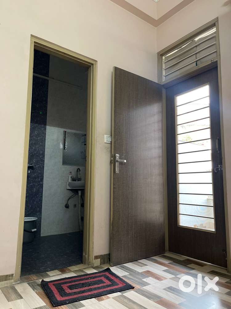 Need a male flatmate in mansarovar