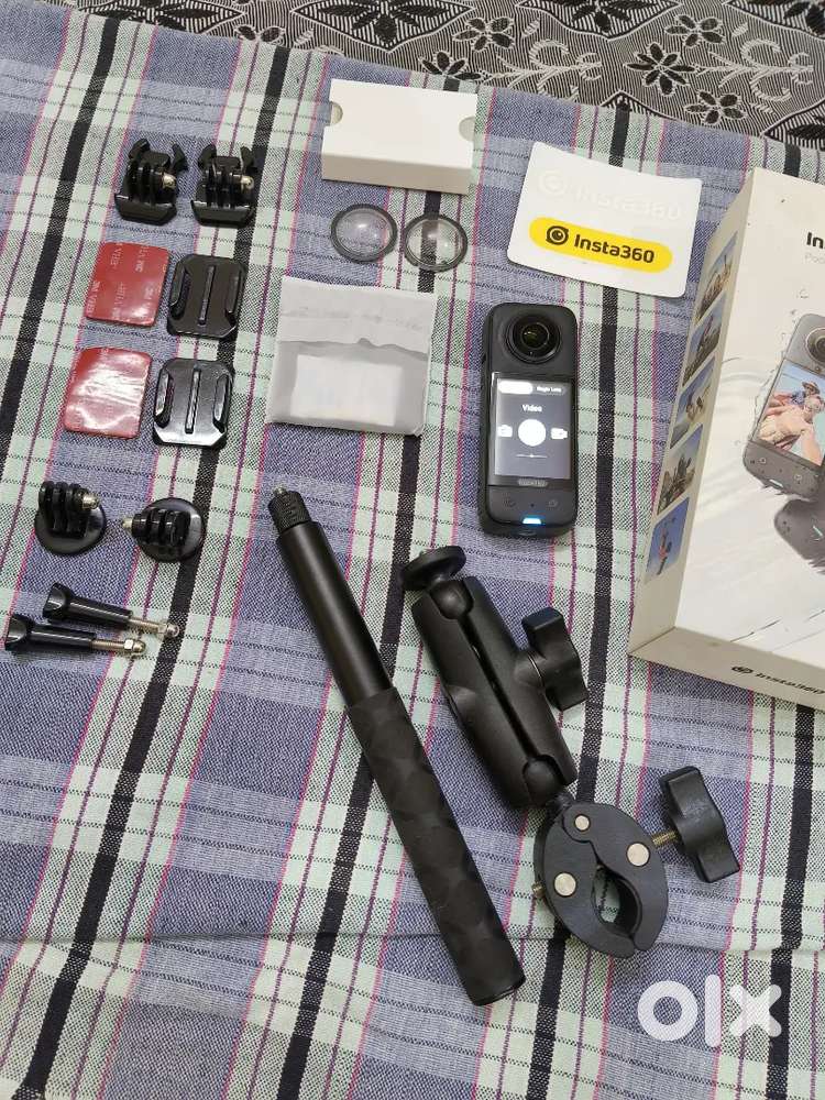 INSTA 360 X3 WITH ACCESSORIES