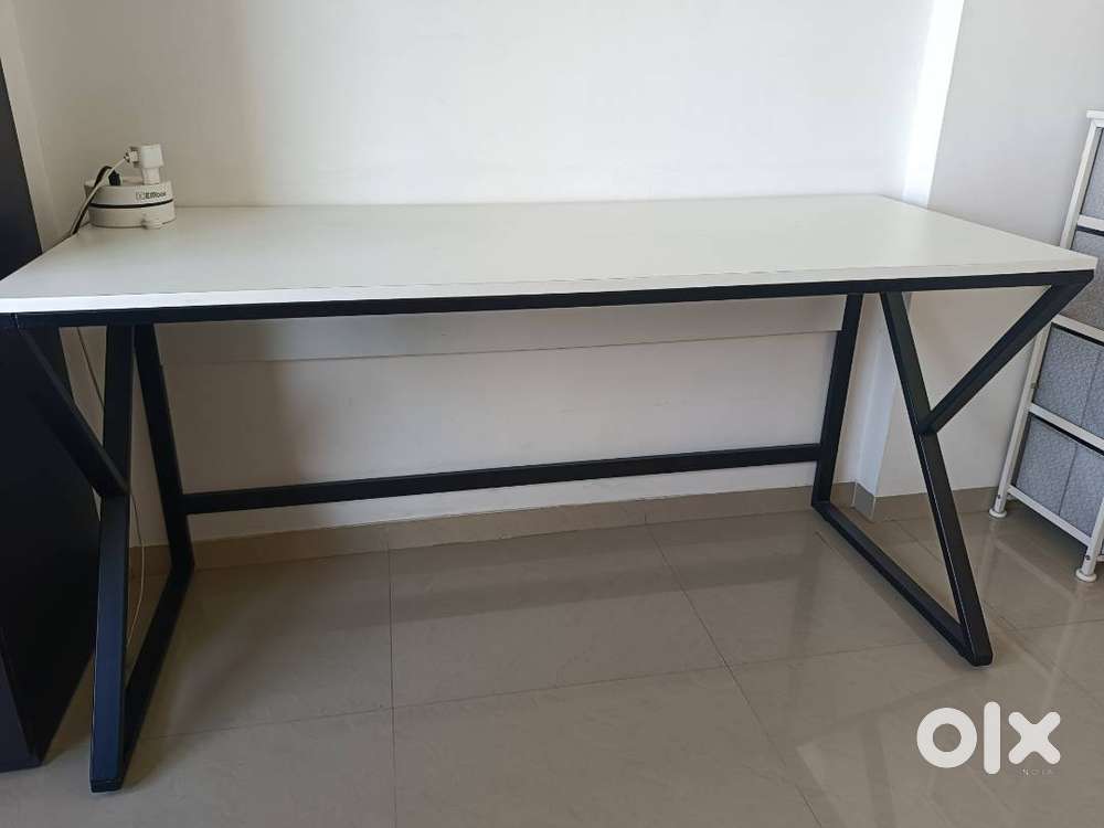 White Computer/Study/Work Table for Home