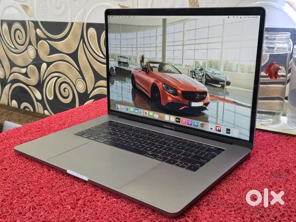 Apple Macbook Pro i9 16gb 512gb 5.5gb GRAPHICS 15inch Retina Touchbar