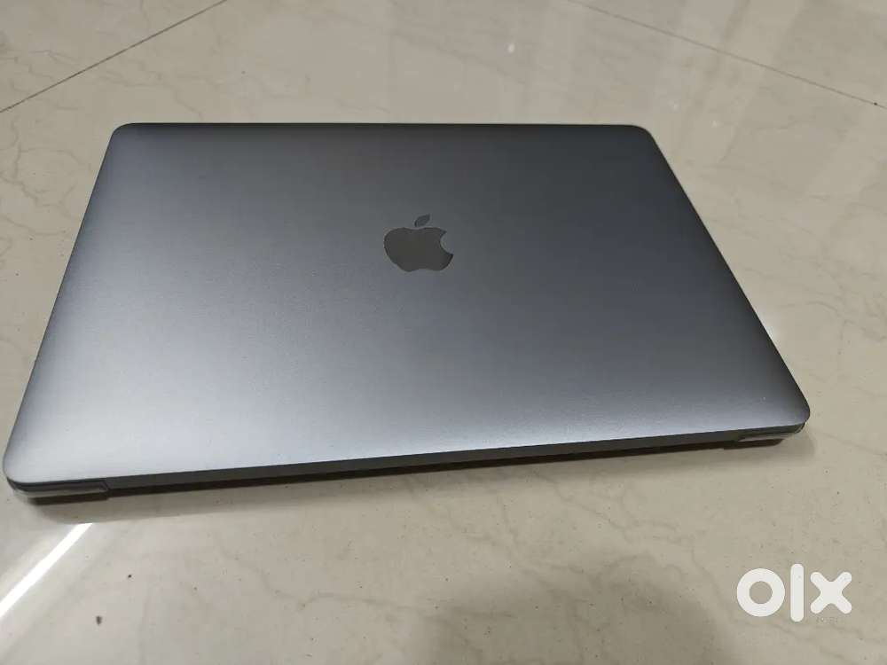MacBook Air M1 in warranty with box