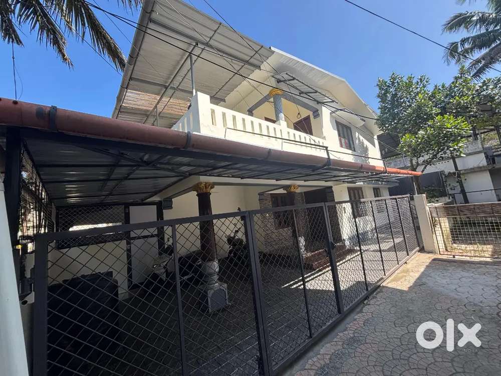 (Family) Independent 3bhk house for rent near marad