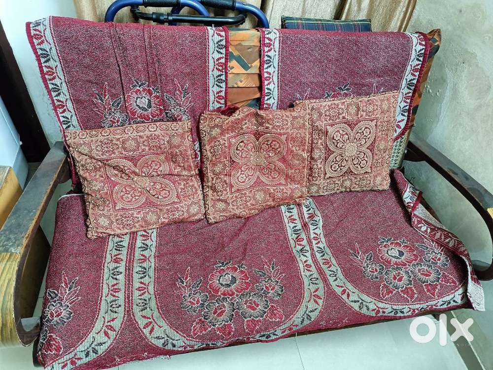 Old sofa made of sagon 2+1+1
