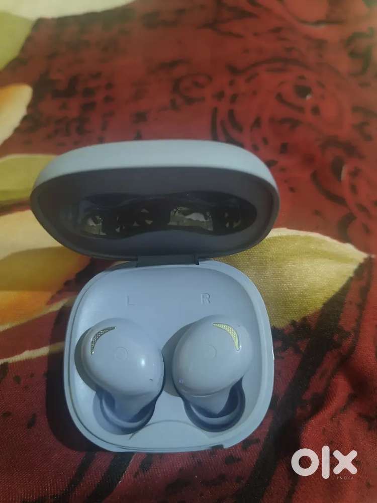 Noise brand new earbuds
