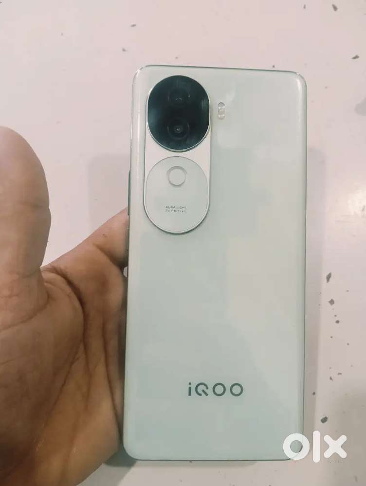 IQoo z9s 5G  8gb 256 memory bill box hai 22000 MRP hai