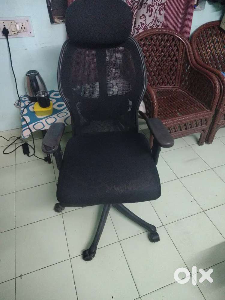 Office revolving chair in average condition