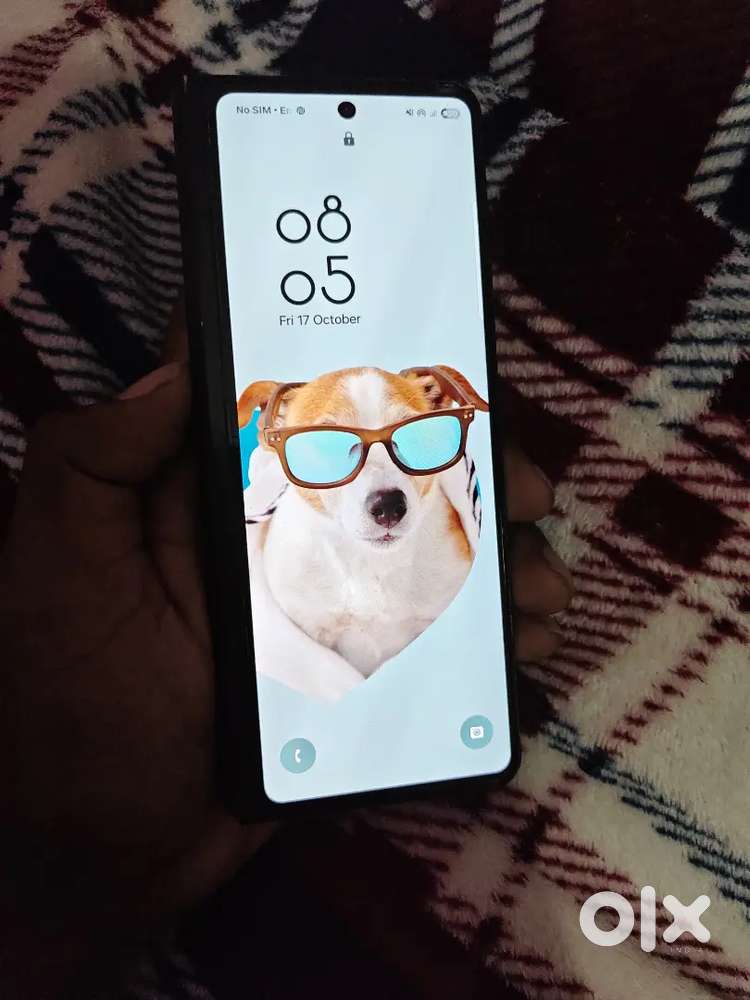 Samsung fold 3 box bas milega phone ke sath or andar ke display m