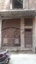25 gaz ka Bana hua he 4 manzil complete h