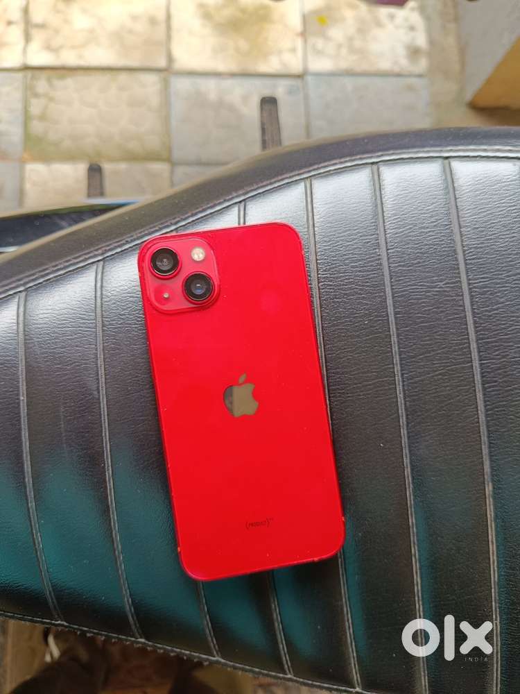 iPhone 13 red