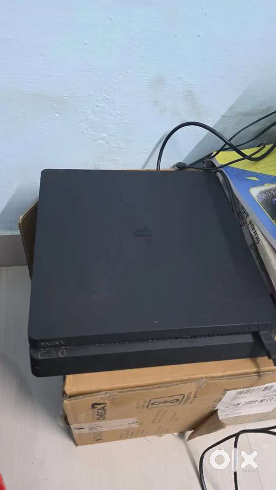 Ps4 With one joystick gta 5 and uncharted 4 CD