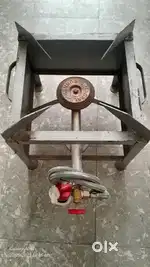 Gas stove with regulator