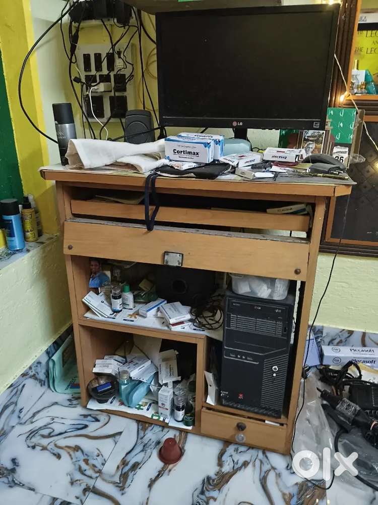 Computer table