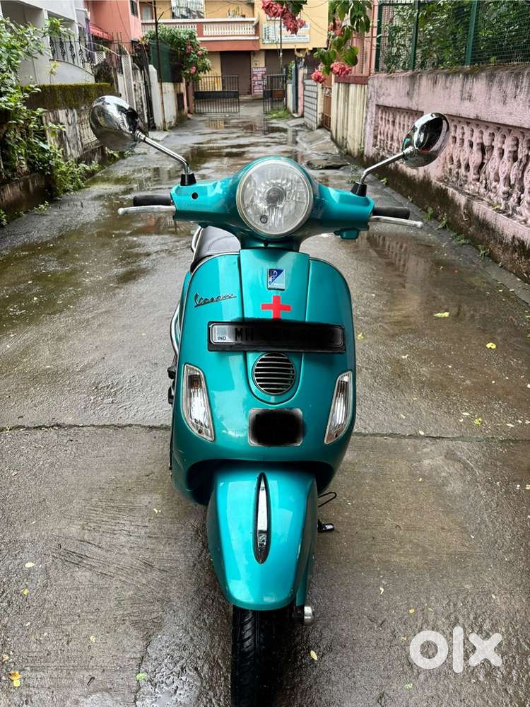 Used Metallic Green Vespa 2013 model VX 125