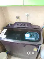 Lloyd semiautomatic washing machine
