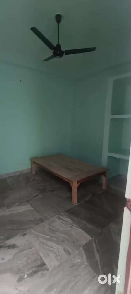 1 room set available only girls and family matiyari chinhat lucknow